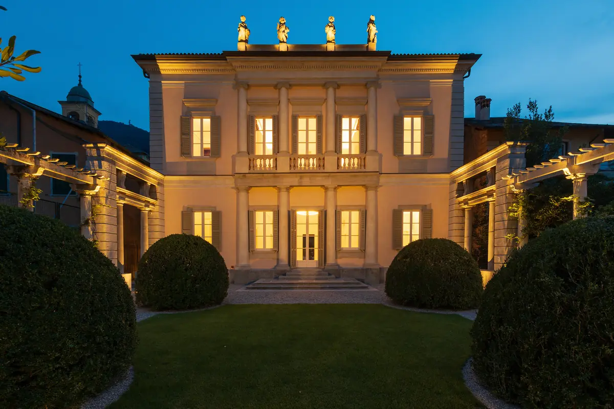 Lario Business Club mobile hero background