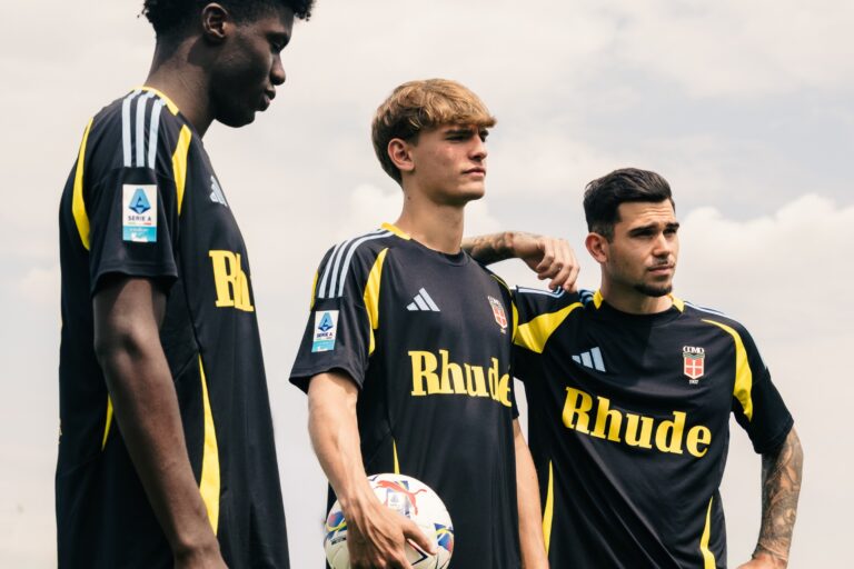 COMO 1907 X RHUDE X ADIDAS: UNA MAGLIA CHE UNISCE LA CULTURA DI LOS ANGELES E DEL LAGO DI COMO