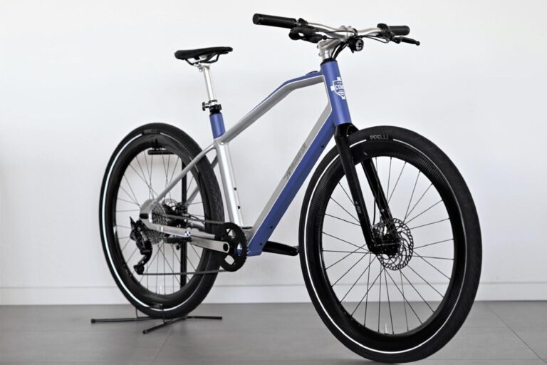 MV Agusta Presents an Exclusive, Customised E-Bike for Como 1907