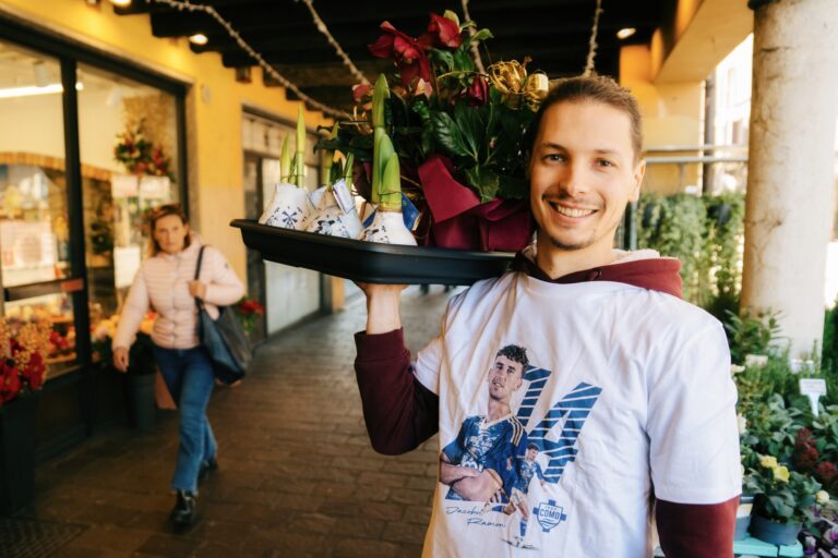 Players Collection: The Squad on the Chest, the Community in the Frame